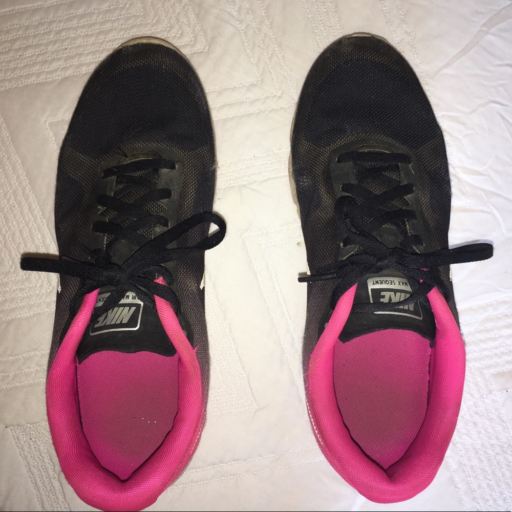 AIRMAX Nike tennis shoes.